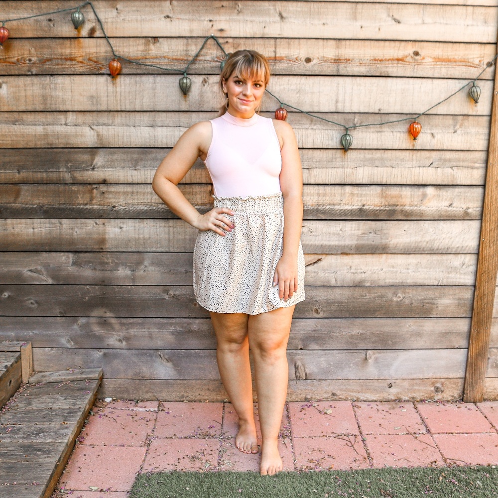 Cream speckled flowy mini skirt